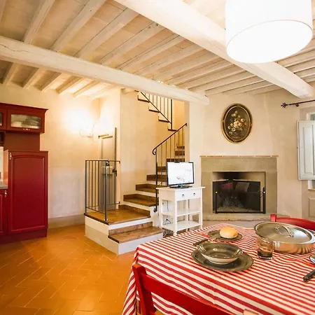 Isa-farmhouse With Swimming-pool Just 20 Minutes From Arezzo, With Panoramic Views