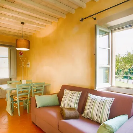 Isa-farmhouse With Swimming-pool Just 20 Minutes From Arezzo, With Panoramic Views Aparthotel